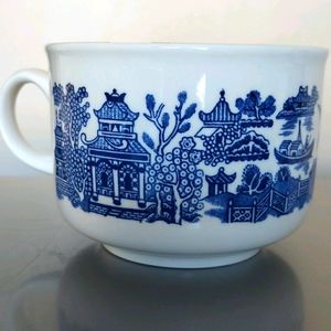 Vintage Blue Willow Churchill England Soup Bowl